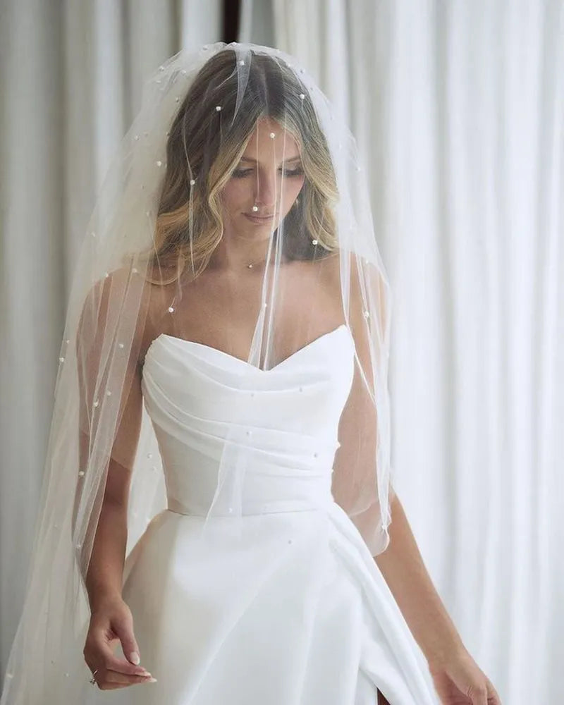 Simple Pleat V-neck Wedding Dress High SIde Slit Princess Bride Dress Bridal Gowns Back Buttons With Tail Marriage Gowns