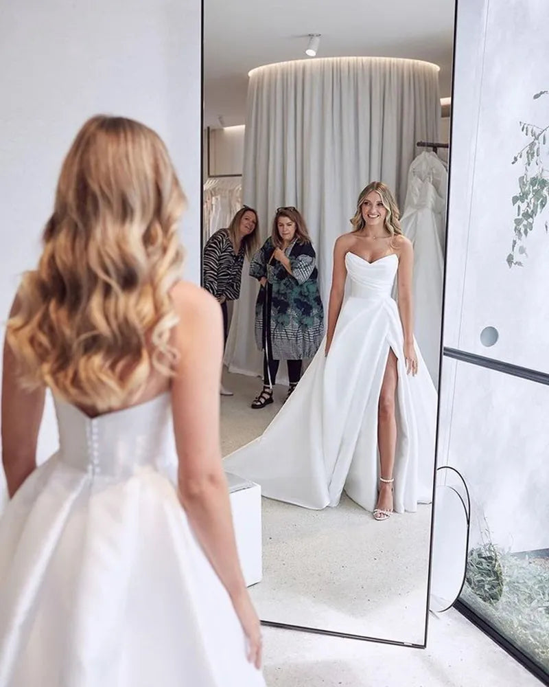 Simple Pleat V-neck Wedding Dress High SIde Slit Princess Bride Dress Bridal Gowns Back Buttons With Tail Marriage Gowns