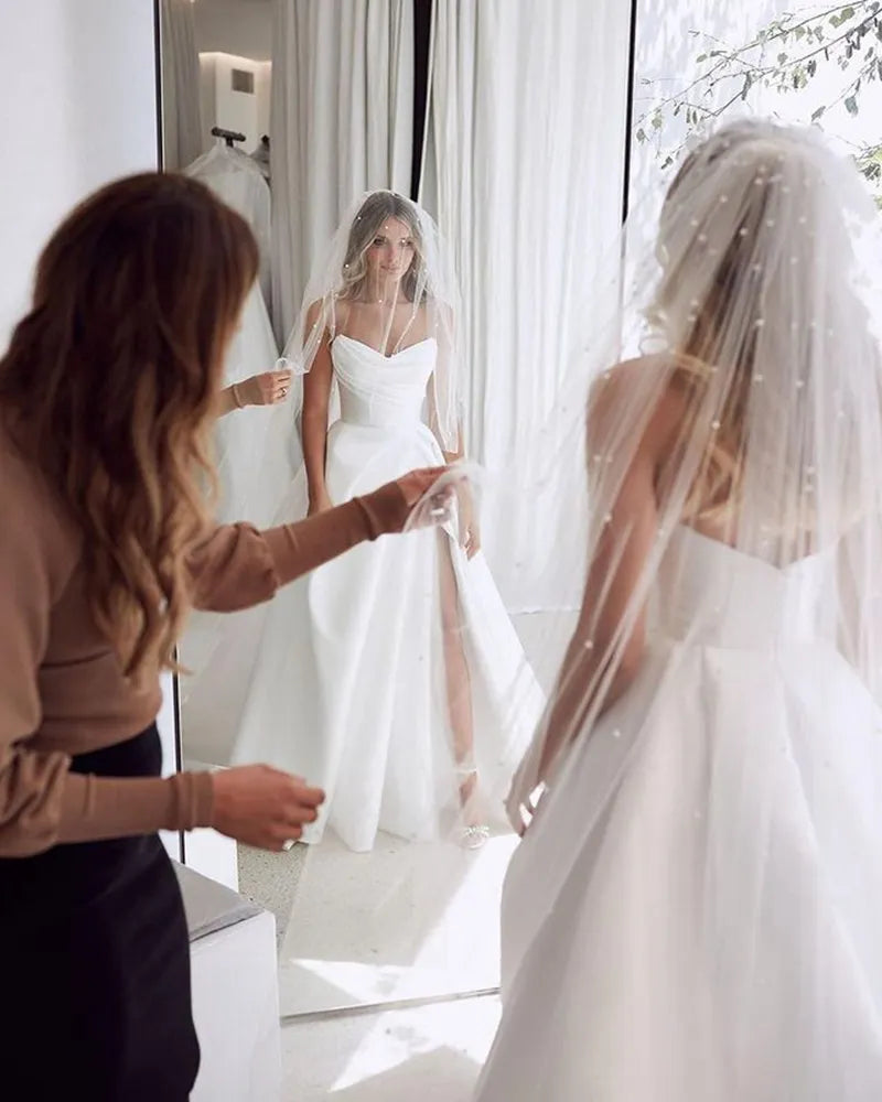 Simple Pleat V-neck Wedding Dress High SIde Slit Princess Bride Dress Bridal Gowns Back Buttons With Tail Marriage Gowns