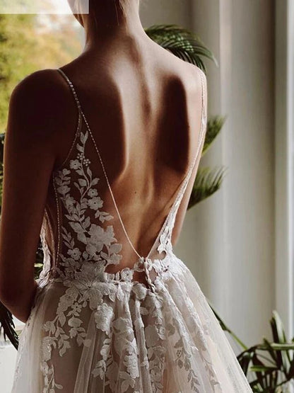 Sheer Illusion Beach Wedding Dresses 2023 Long Tulle Lace Vintage Bridal Gown A-Line Court Train Pluging V-Neck Vestido de Noiva