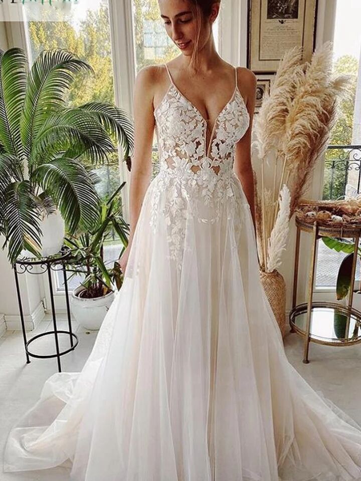 Sheer Illusion Beach Wedding Dresses 2023 Long Tulle Lace Vintage Bridal Gown A-Line Court Train Pluging V-Neck Vestido de Noiva