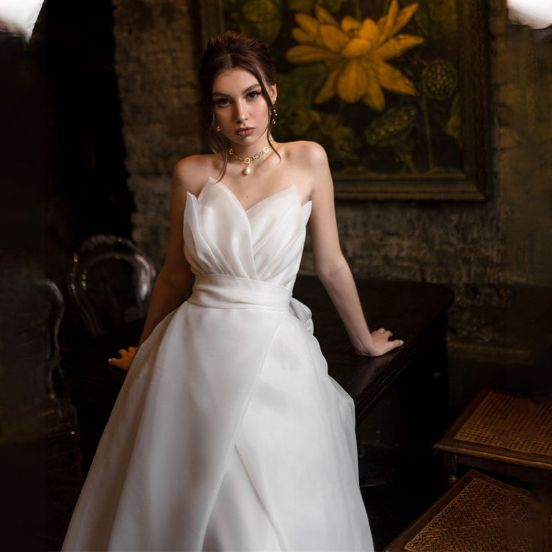 trapless Ruched Bodice Neck Organza Wedding Dress with Detachable Long Sleeves Empire Bridal Gowns Vestido De Noiva